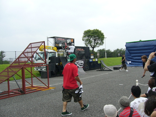 強風の中・・・_a0193460_8575280.jpg