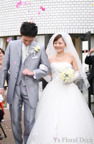 横浜セントジェームズ迎賓館のおふたり 白いラウンドブーケ ブライダル受付状況について_b0113510_1621131.jpg
