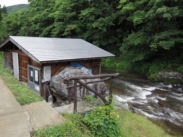 激熱の伝導　湯の花温泉石湯　　～福島県南会津町～_c0055515_0224217.jpg