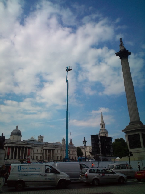 午後6時12分 from TRAFALGAR SQUARE,LONDON …NACIONAL GALLERYでGogh、Renoir他多数を鑑賞したなう。_b0032617_2312997.jpg