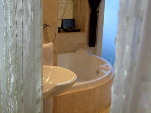「バリ島2011　ヴァイスロイ・バリ（５）　バスルーム、スパ」_a0000029_0381171.jpg