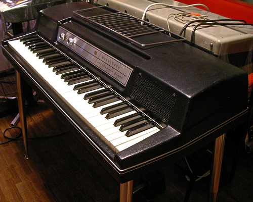 Wurlitzer 200A入荷_e0045459_15362934.jpg