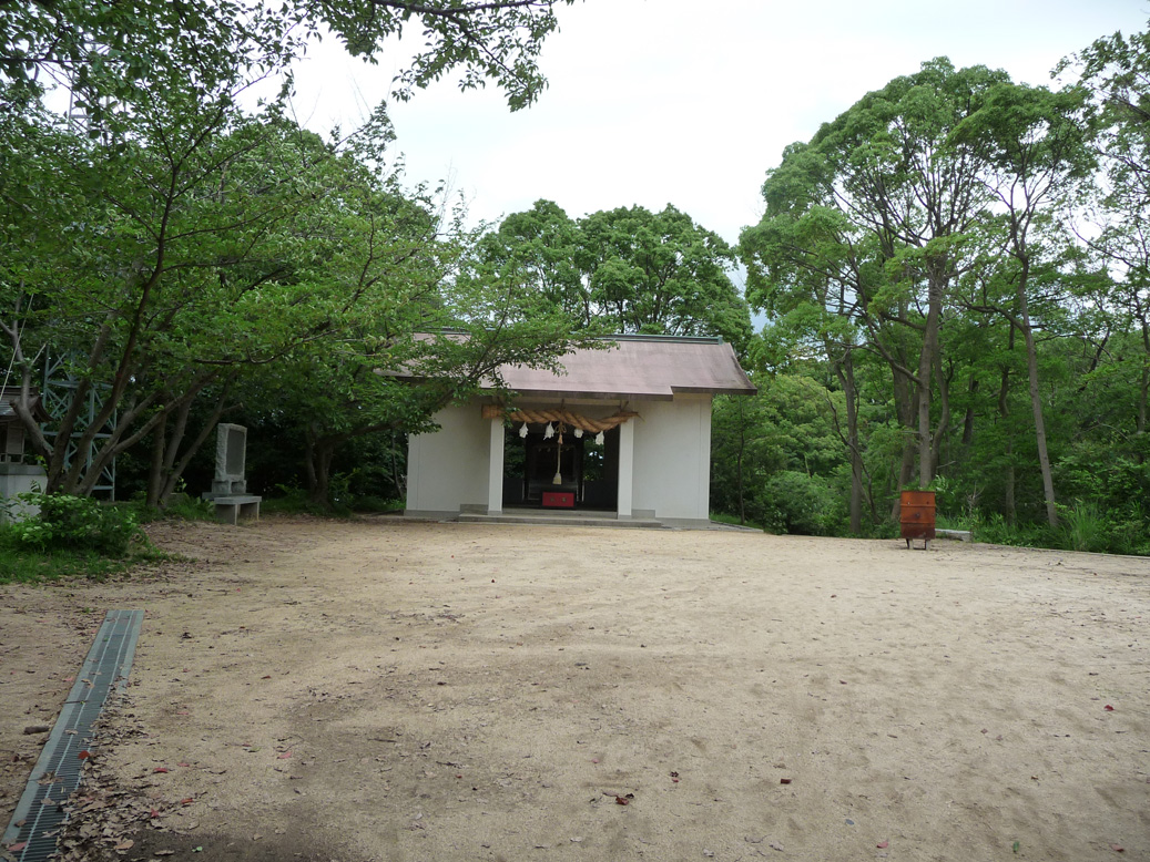 （大浜八幡神社の祭神は瀬織津姫）　伊予彦尊と伊予姫尊　「地主神社」_e0165472_2391969.jpg