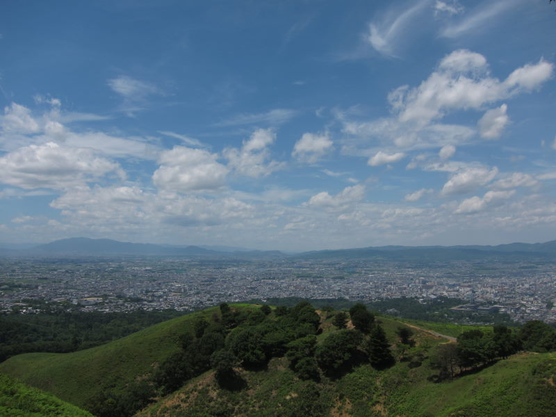 やっぱりここからの景色は最高！！静寂と透明感あふれる山道を行く－奈良・若草山_e0138081_1925266.jpg