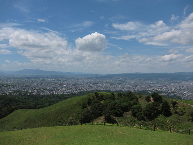 やっぱりここからの景色は最高！！静寂と透明感あふれる山道を行く－奈良・若草山_e0138081_19282757.jpg