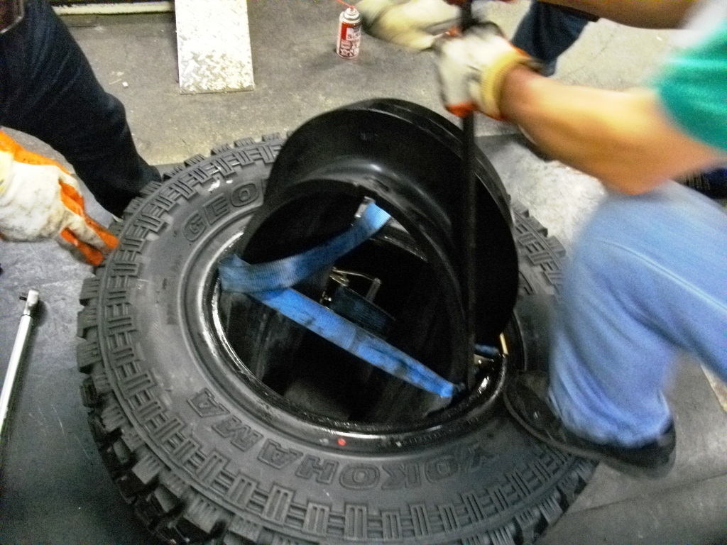 ハマーＨ１のタイヤ交換_e0188729_17143082.jpg