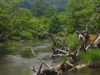 湯川に挑む男たち_f0167636_036669.jpg