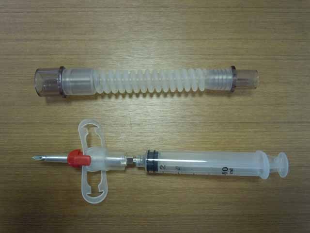 輪状甲状膜穿刺キット_a0048974_23174646.jpg