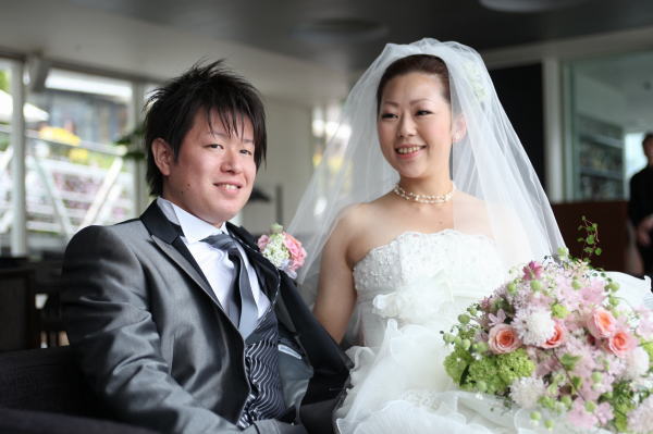 新郎新婦様からのメール 雨上がりの豆電球 Tyハーバーブルワリー様へ 一会 ウエディングの花