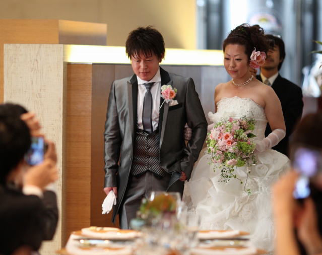 新郎新婦様からのメール 雨上がりの豆電球 Tyハーバーブルワリー様へ 一会 ウエディングの花