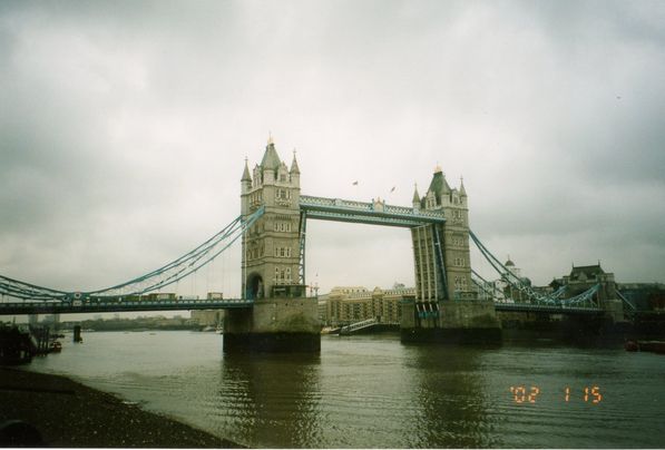 UFOs Over London!_d0148729_21154138.jpg