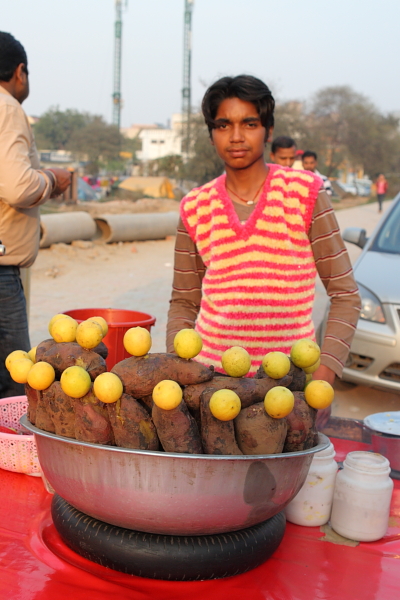 インドの焼き芋やさん_f0067150_10551246.jpg