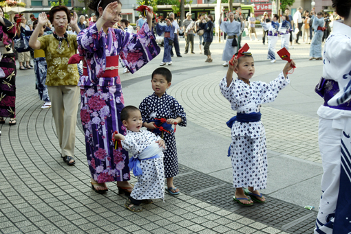 盆踊り3兄弟_b0164664_2032591.jpg