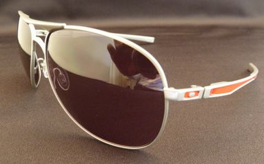 OAKLEYのDUCATIシリーズ新作のご紹介です!! by 甲府店_f0076925_14504420.jpg