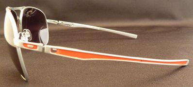 OAKLEYのDUCATIシリーズ新作のご紹介です!! by 甲府店_f0076925_14511866.jpg