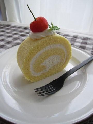 爽やか～♥ヨーグルトクリームロールケーキ♪（生地レシピあり）_a0146047_11361073.jpg