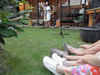 【 芝生で音楽@senkiya 】_c0199166_8354969.jpg