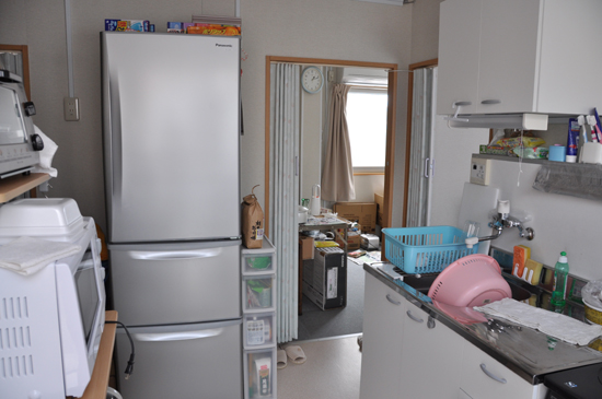 狭すぎる仮設住宅~3.11から4ヵ月_e0171573_22254872.jpg