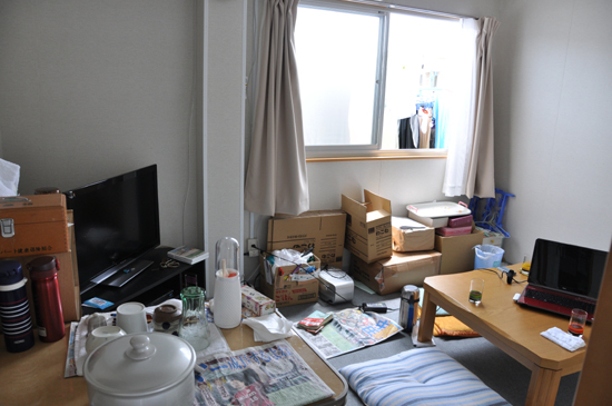 狭すぎる仮設住宅~3.11から4ヵ月_e0171573_22255340.jpg