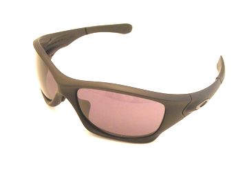 OAKLEY NEWモデル≪PITT BULL≫のご紹介です。 by 甲府店_f0076925_16153997.jpg