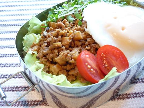 7月11日　タコライス風だけど肉味噌丼弁当_e0216352_12273837.jpg