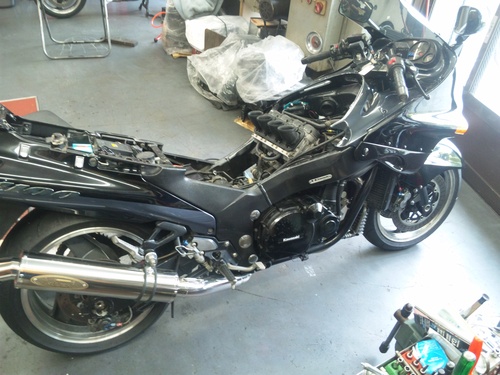 最近、カワサキZZR1100がブレイク!_a0163159_1394557.jpg