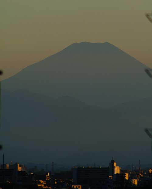 久しぶりに富士山が見えます。_a0155464_1851312.jpg