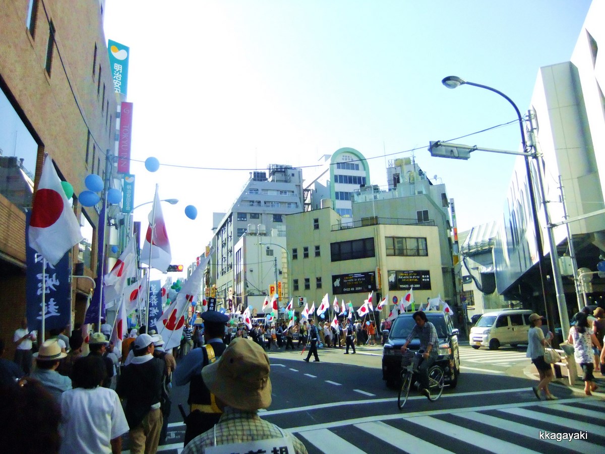 「菅内閣、民主党打倒　頑張れ日本！全国行動委員会　吉祥寺デモ」_e0206242_02512.jpg