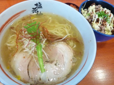 四角い建物。_b0209132_20384815.jpg