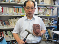 No.012 文学部 鈴木健司 教授【日本近代文学】_c0223443_14315586.jpg