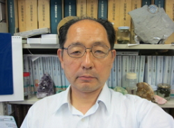 No.012 文学部 鈴木健司 教授【日本近代文学】_c0223443_14465282.jpg