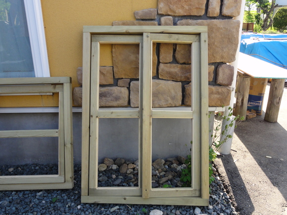 作業小屋作り 窓枠 １ ぎゅぎゅっと