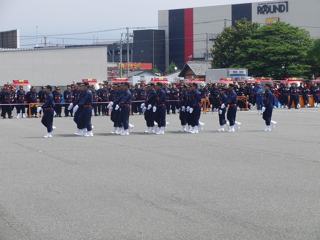 暑い中での消防団の富士地区大会_f0141310_7214094.jpg