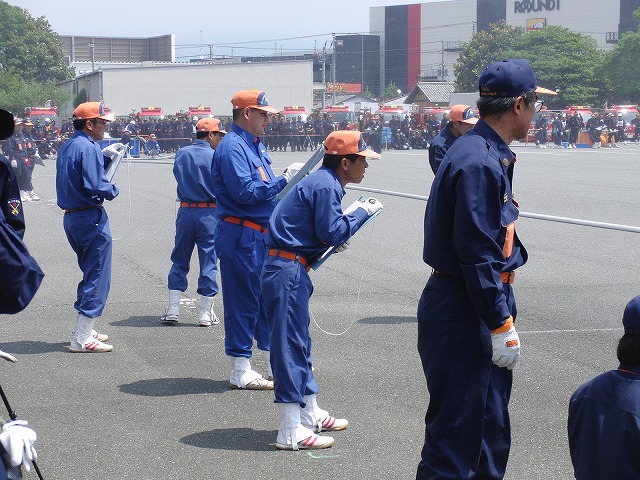 暑い中での消防団の富士地区大会_f0141310_725145.jpg
