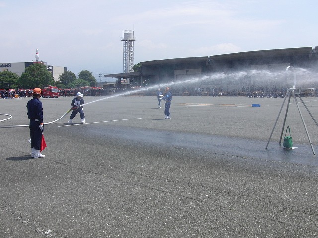 暑い中での消防団の富士地区大会_f0141310_726999.jpg