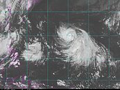 台風の影響で風が強くなりました。_d0158177_145440100.jpg