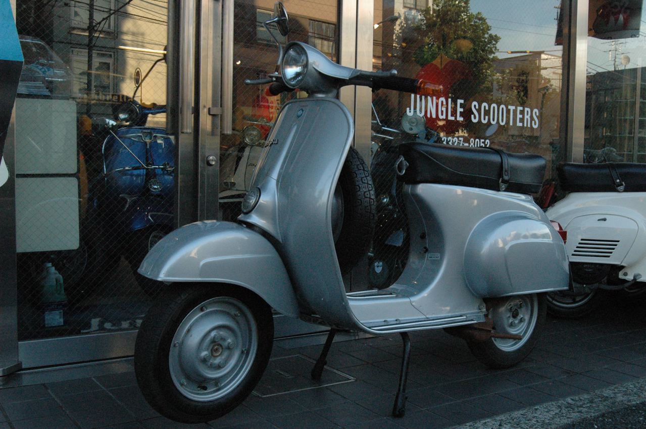 Vespa 50S シルバー入荷！_f0123137_19124451.jpg