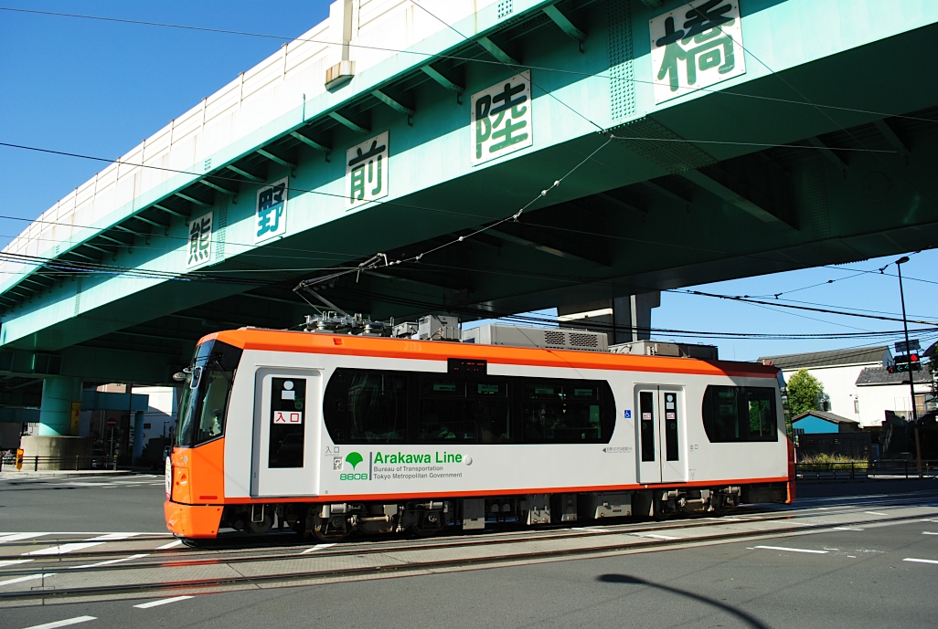 ◇都電・荒川線 撮影№５ 【 車と都電 】◇ : ツッチ～の☆Ｔｒａｉｎ 