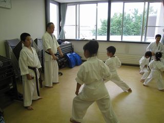 日曜空手は新琴似教室 初の組手!_c0118332_1318847.jpg