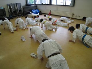 日曜空手は新琴似教室 初の組手!_c0118332_13202375.jpg