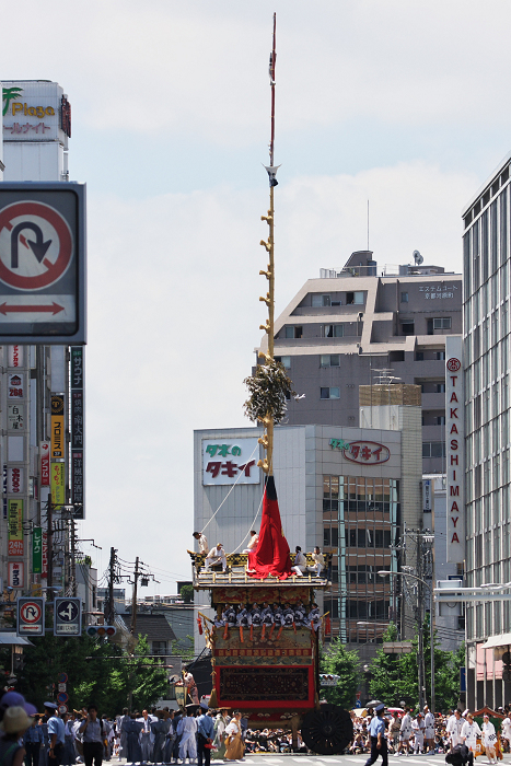 山鉾巡行・その2(油天神山~月鉾)_f0155048_2323394.jpg
