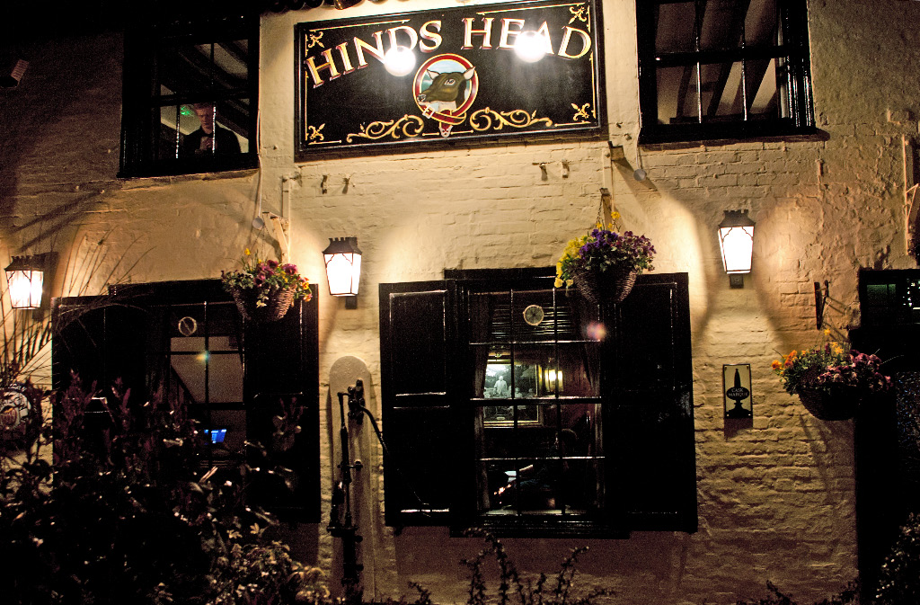 イングランド旅行記2011　43　Hinds Head へ_b0178479_8581317.jpg