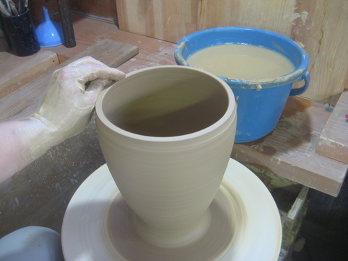 小花器の削り作業。_d0195183_2421319.jpg