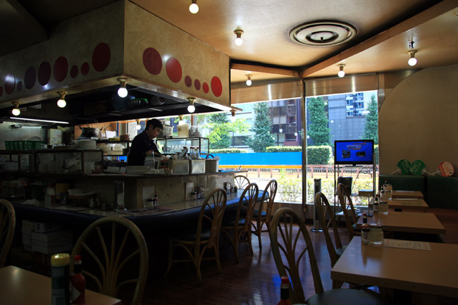 東京出張食べたもの　新橋ポンヌフのハンバーグスパゲティ_b0049152_10283760.jpg