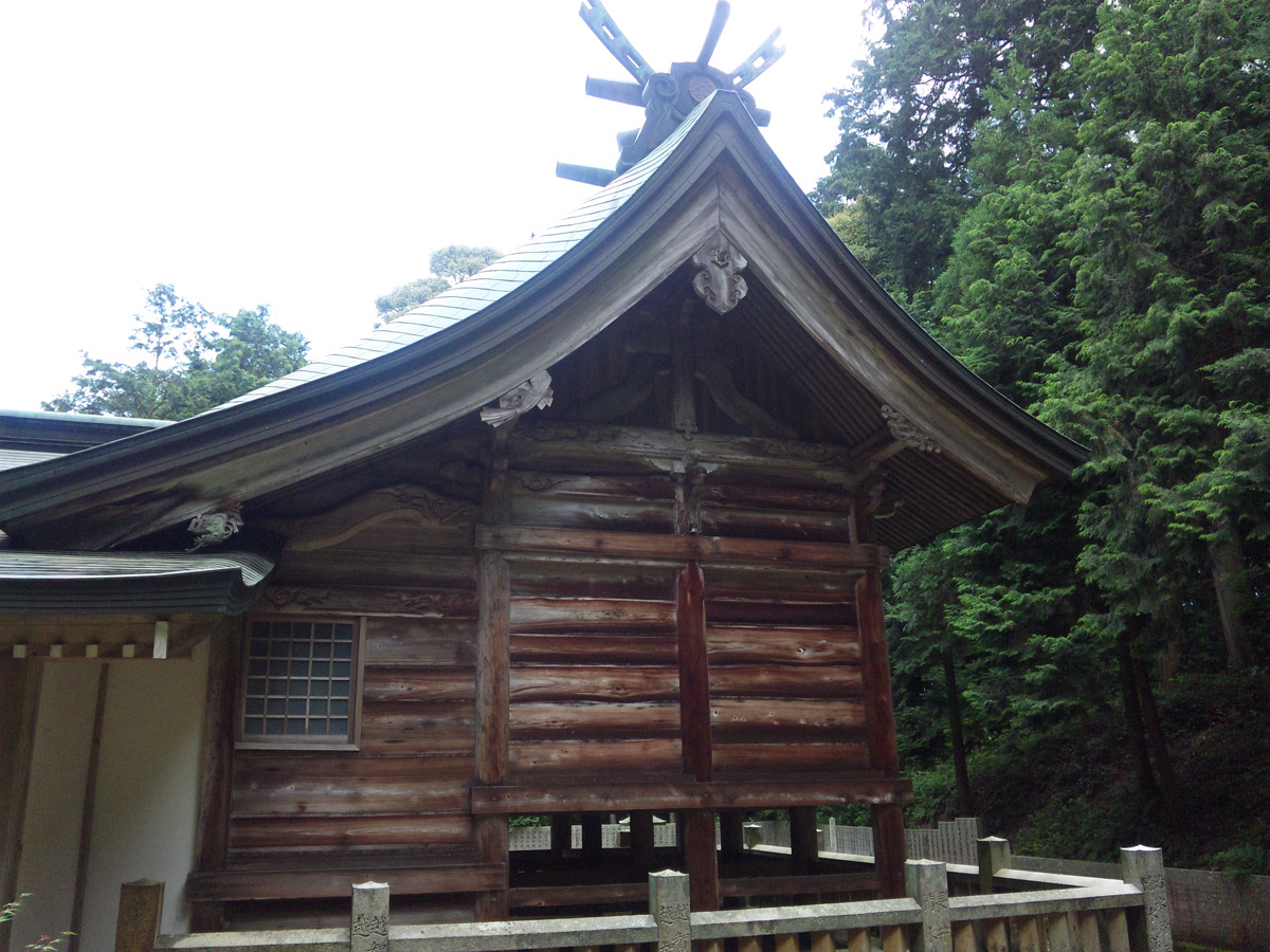 太陽の通り道　多伎神社　（森に住む小さなモデル）_e0165472_228217.jpg