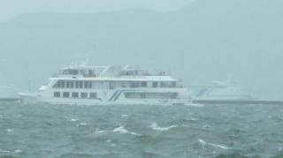 遅い台風、被害が心配です。_f0166694_22402918.jpg