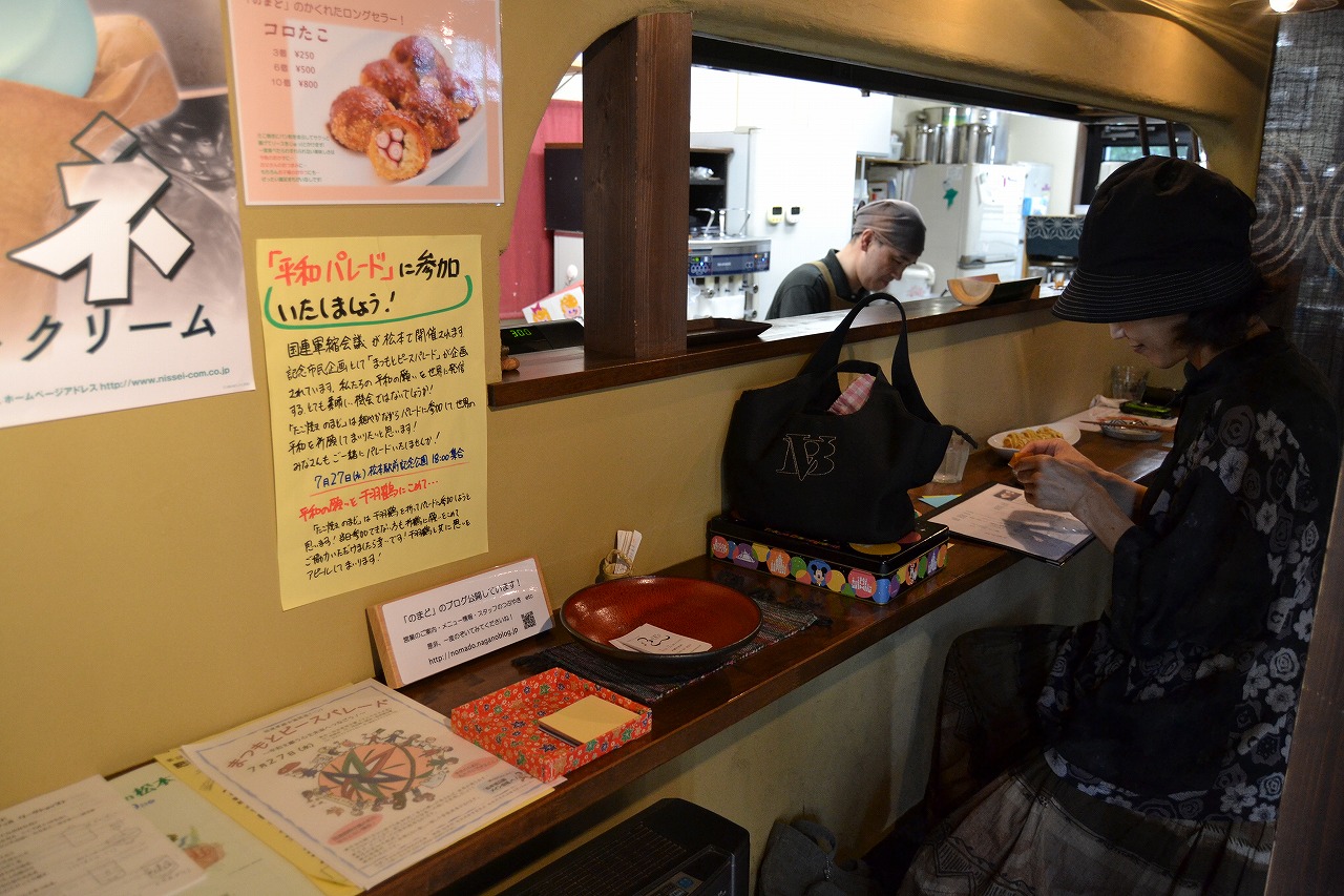 たこ焼きのまどさん!ピースパレードに千羽鶴!_d0063599_6523993.jpg