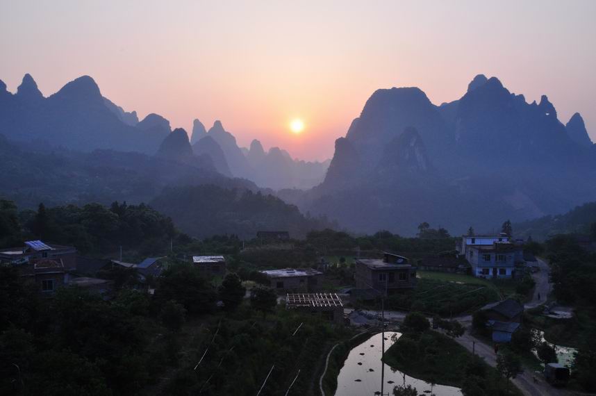 桂林阳朔山水行 ～～ 10 ～～ 荷包村日落 & 日出_e0024817_1941426.