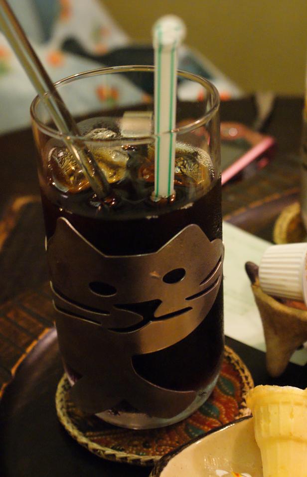 谷中の猫スポット探訪 その1 ねんねこ家_b0063958_21255120.jpg