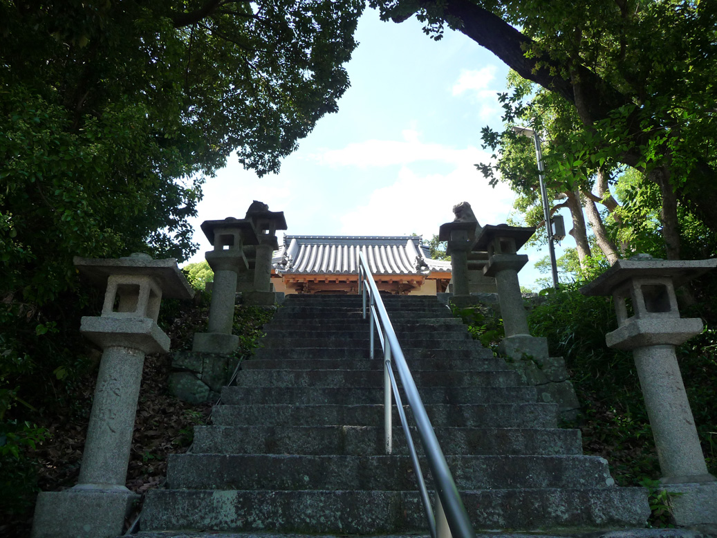 姫の島　興居島へ　「中厳前神社」　（こんなところに・・）_e0165472_23145214.jpg